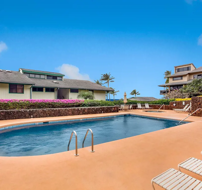 The cottage style lodging place and the outdoor swimming pool at Makahuena at Poipu