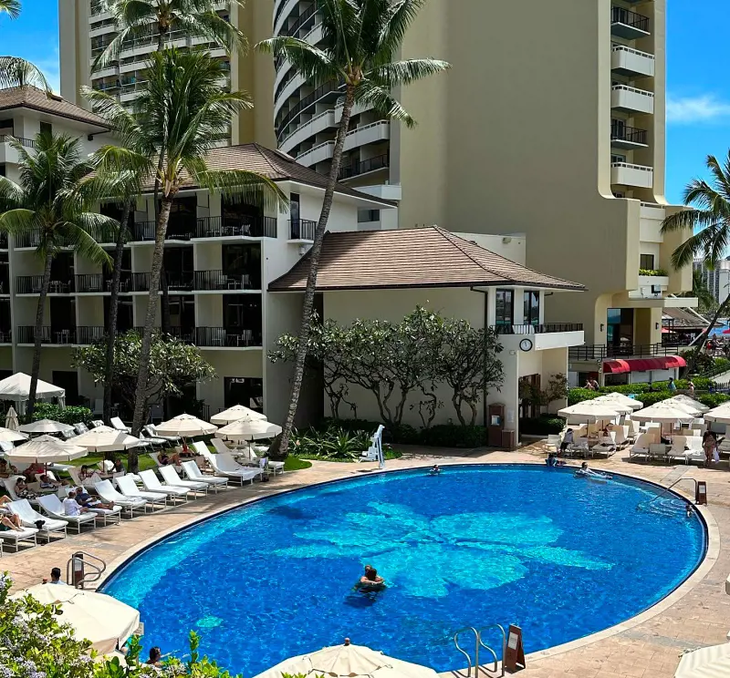 A spectacular view of the Halekulani Hotel and its oval outdoor swimming pool